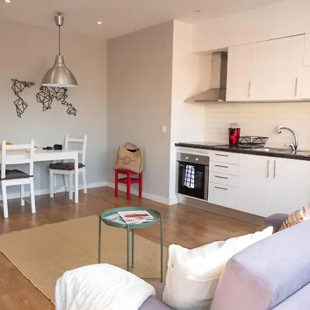 Apartment Bright & By Lovelystay *