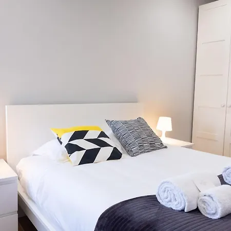 Apartment Bright & By Lovelystay