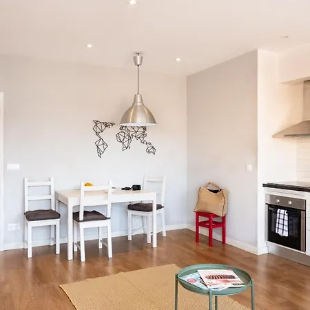 Apartment Bright & By Lovelystay