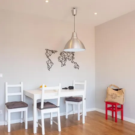 Bright & By Lovelystay Apartment